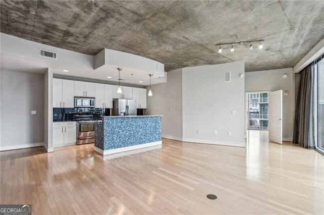 950 W Peachtree St NW Unit 812, Atlanta, GA 30309 - kitchen with stainless steel appliances, light wood-type flooring, white cabinetry, backsplash, and baseboards