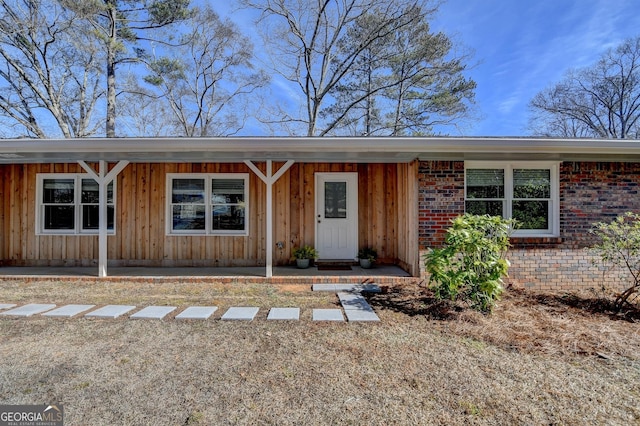 view of front facade featuring covered porch