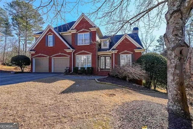 view of front property featuring a garage