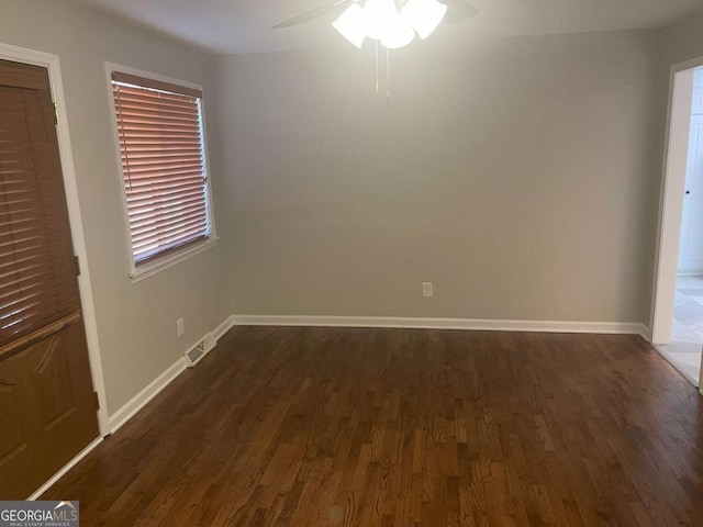 unfurnished room featuring dark wood-type flooring and ceiling fan