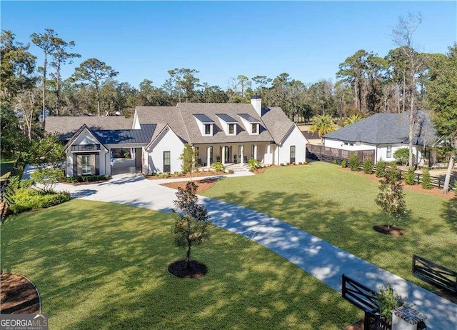 view of front of property featuring a front lawn and covered porch