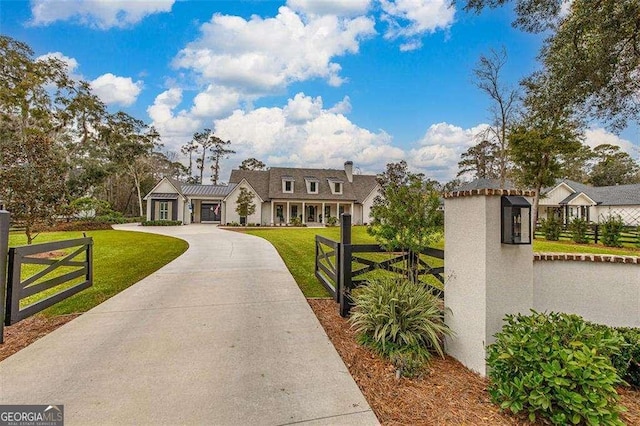 view of front of home featuring a front lawn