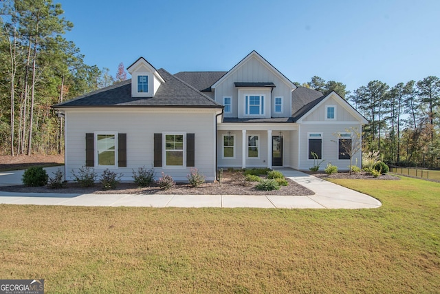 view of front of house featuring a front yard