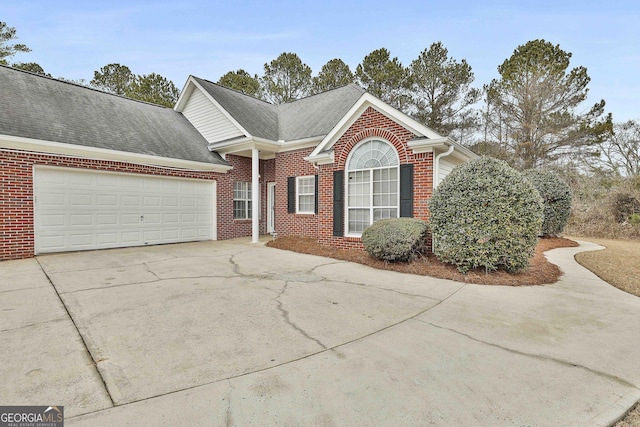 view of front property featuring a garage