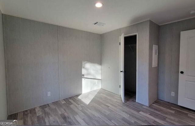 unfurnished room with light hardwood / wood-style floors