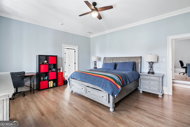 bedroom featuring crown molding, ceiling fan, and light wood-type flooring