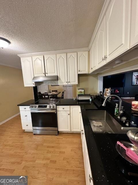 kitchen featuring sink, a textured ceiling, light wood-type flooring, electric range, and white cabinets