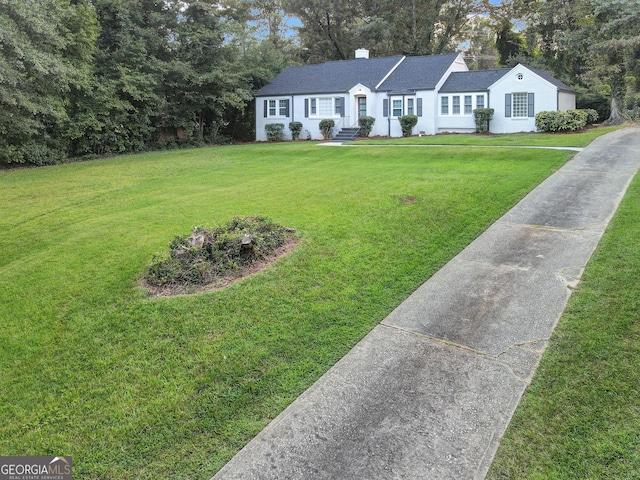 single story home with a front yard