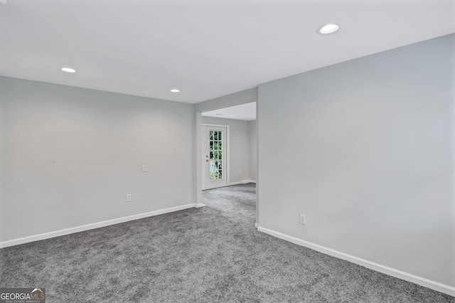 unfurnished room with carpet