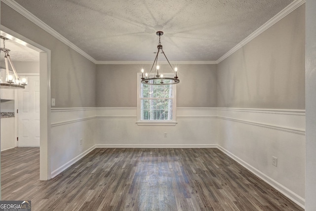 unfurnished dining area with dark wood-type flooring, a notable chandelier, and a textured ceiling