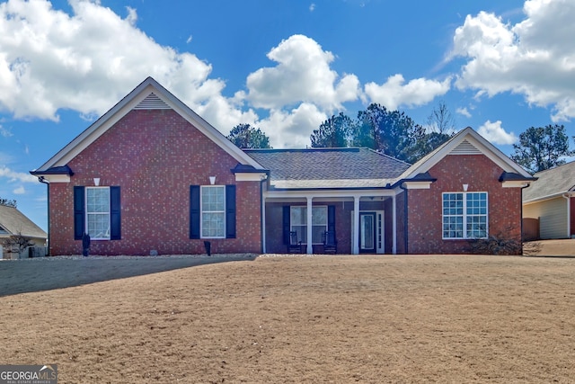 view of front facade featuring a front yard