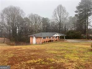 view of front of home featuring a front lawn