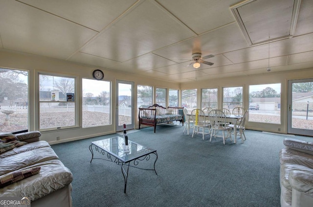 sunroom with ceiling fan