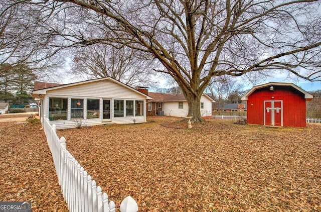 view of yard with a storage shed