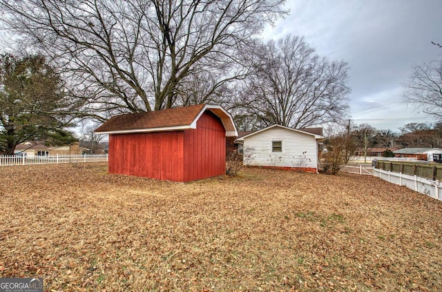 view of yard with a shed