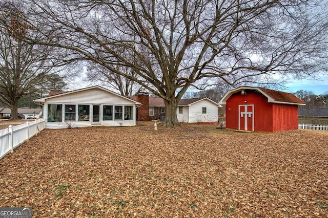 view of yard with a storage unit