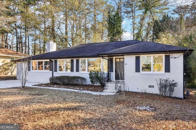 ranch-style house featuring a front yard