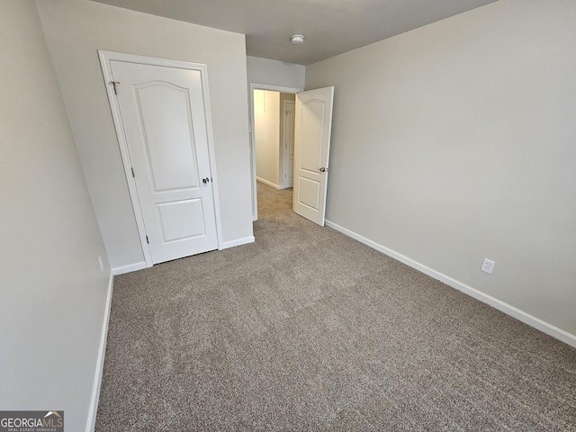 unfurnished bedroom featuring carpet floors