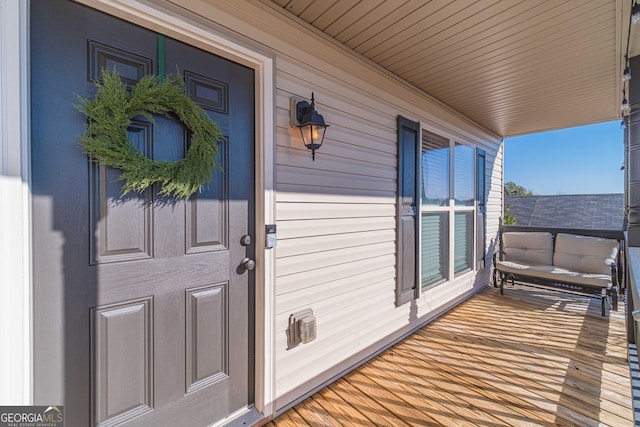 property entrance featuring covered porch