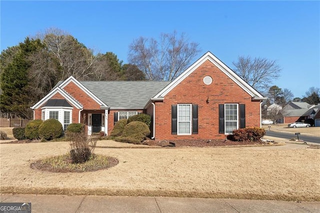 view of front property featuring a front lawn