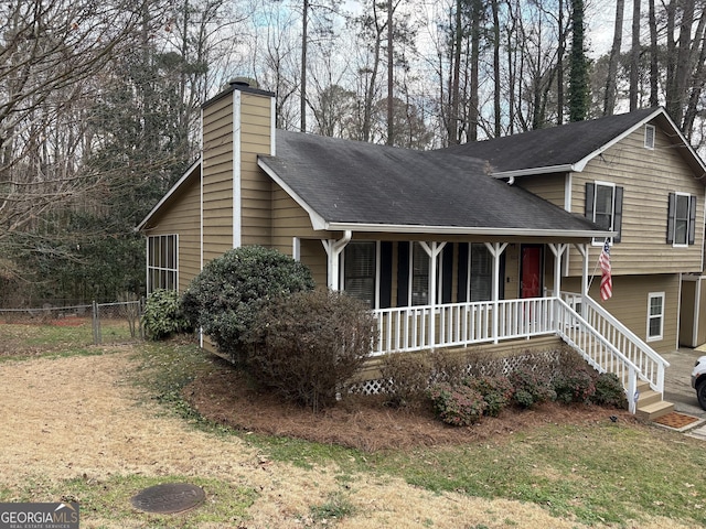 view of front of property featuring a porch