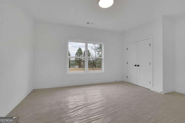 unfurnished bedroom featuring a closet