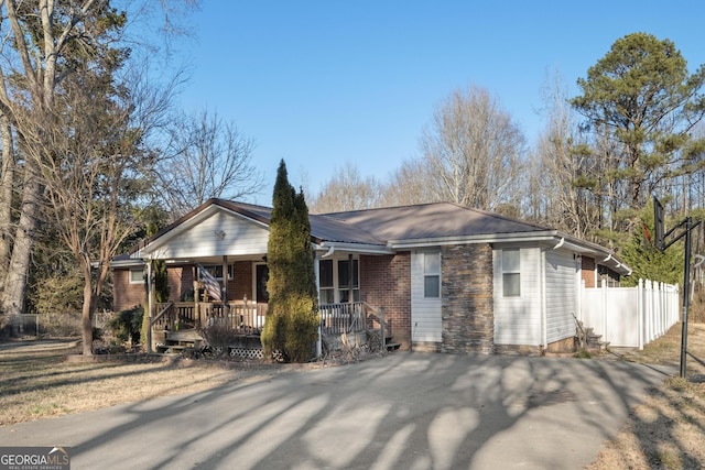 single story home with a porch