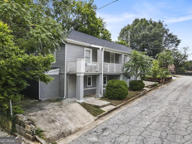 view of front of property