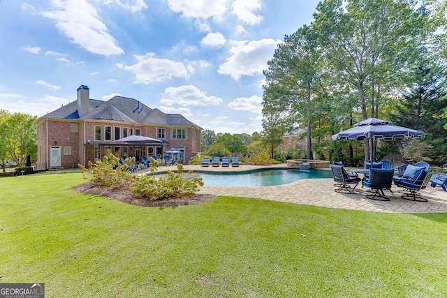 view of pool featuring an in ground hot tub, a yard, and a patio area