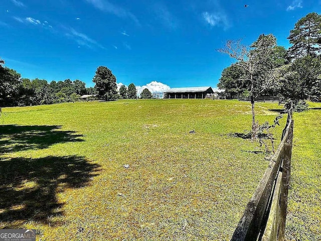 view of yard featuring a rural view