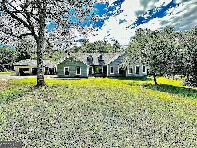 view of front facade with a front lawn