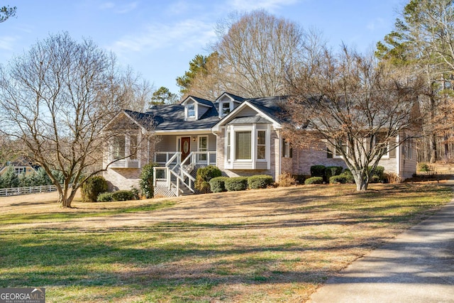 view of front of home featuring a front lawn