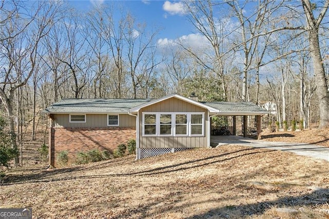 view of front facade featuring a carport