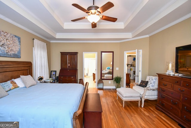 bedroom featuring crown molding, light hardwood / wood-style flooring, a raised ceiling, and ceiling fan