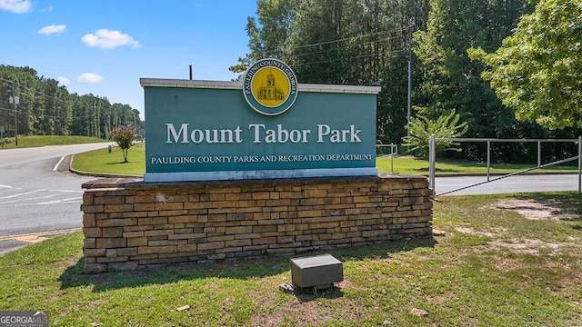 community / neighborhood sign with a lawn