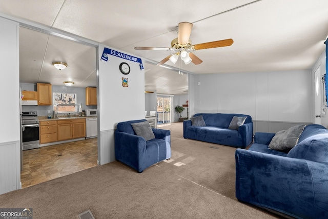 living room featuring carpet flooring and ceiling fan