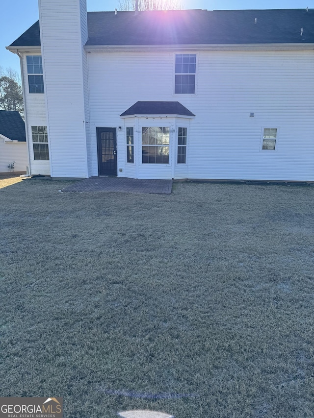 view of front of house featuring a front yard