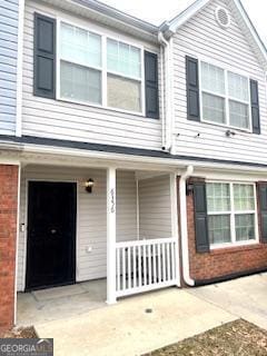 view of front of property with covered porch