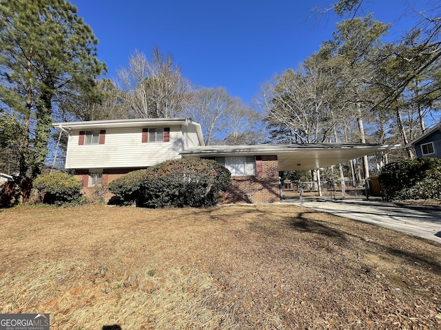 split level home featuring a carport and a front yard