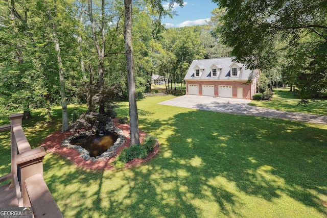 view of front of house featuring a front yard