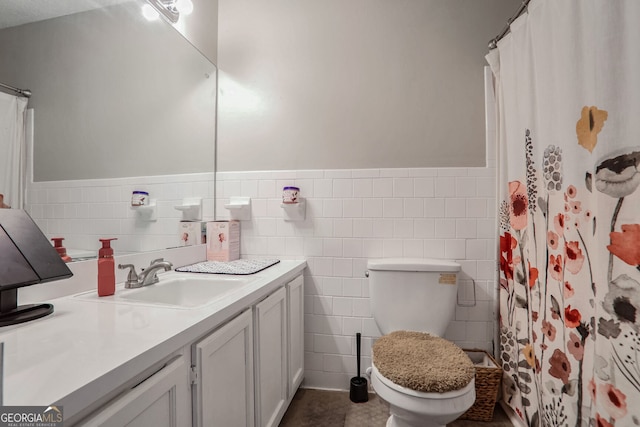 full bathroom featuring a shower with curtain, toilet, tile walls, and vanity