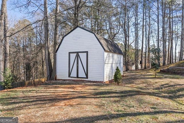 view of outdoor structure featuring a yard