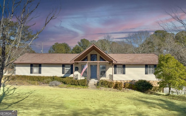 view of front of house featuring a yard