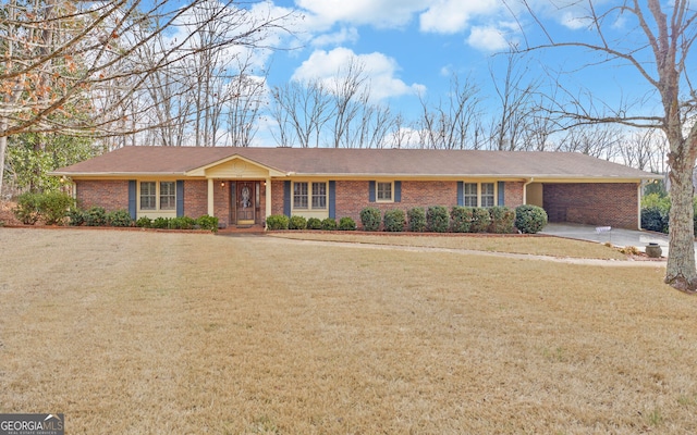 ranch-style home featuring a front lawn