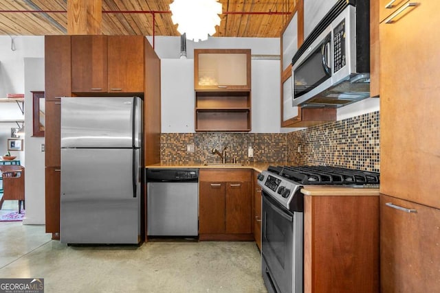 kitchen featuring stainless steel appliances, sink, and backsplash