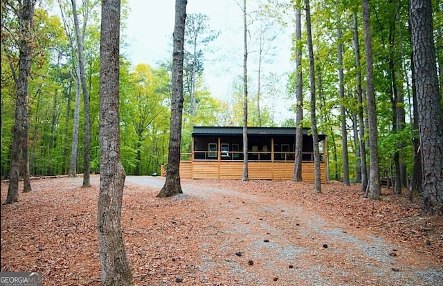 view of front of property featuring an outdoor structure