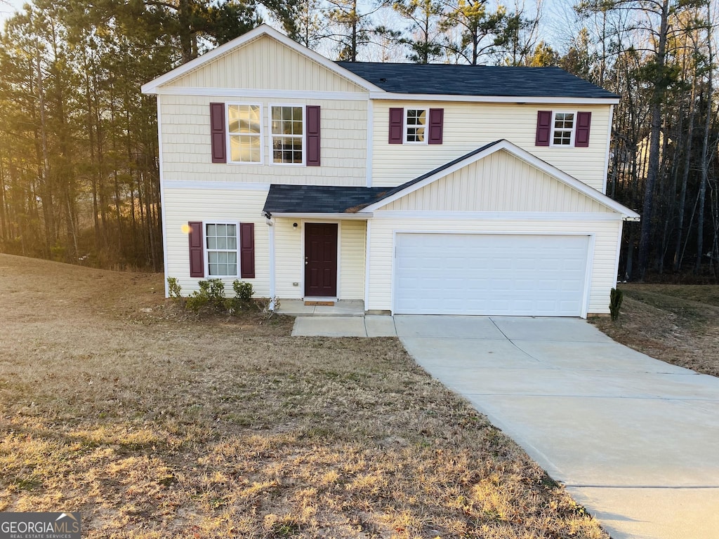 view of front property featuring a garage