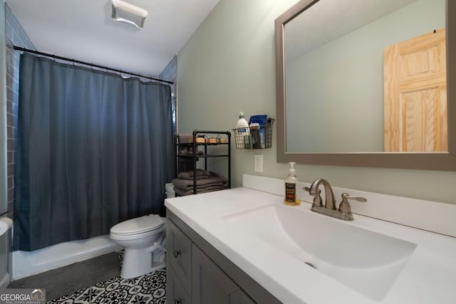 full bathroom with shower / bath combination with curtain, vanity, and toilet