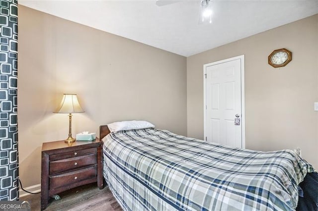 bedroom with ceiling fan