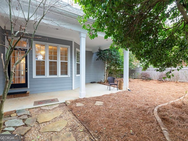 view of yard featuring a patio